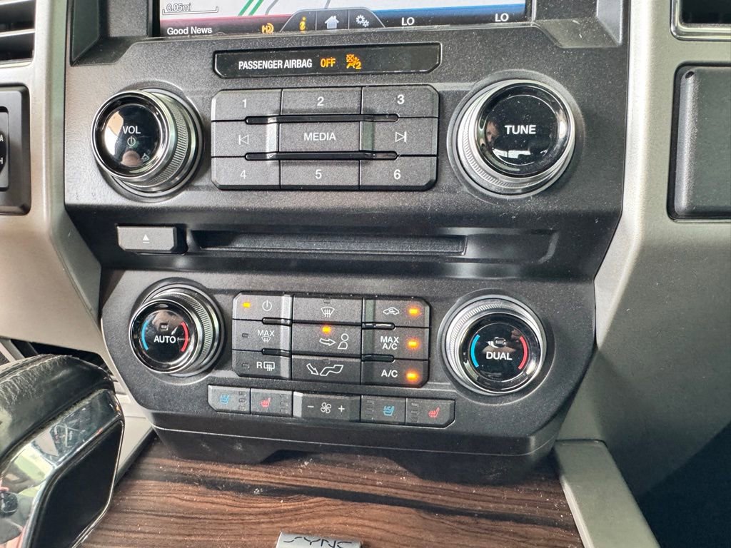 Used 2015 Ford F150 Lariat w/ Equipment Group 502A Luxury image 29