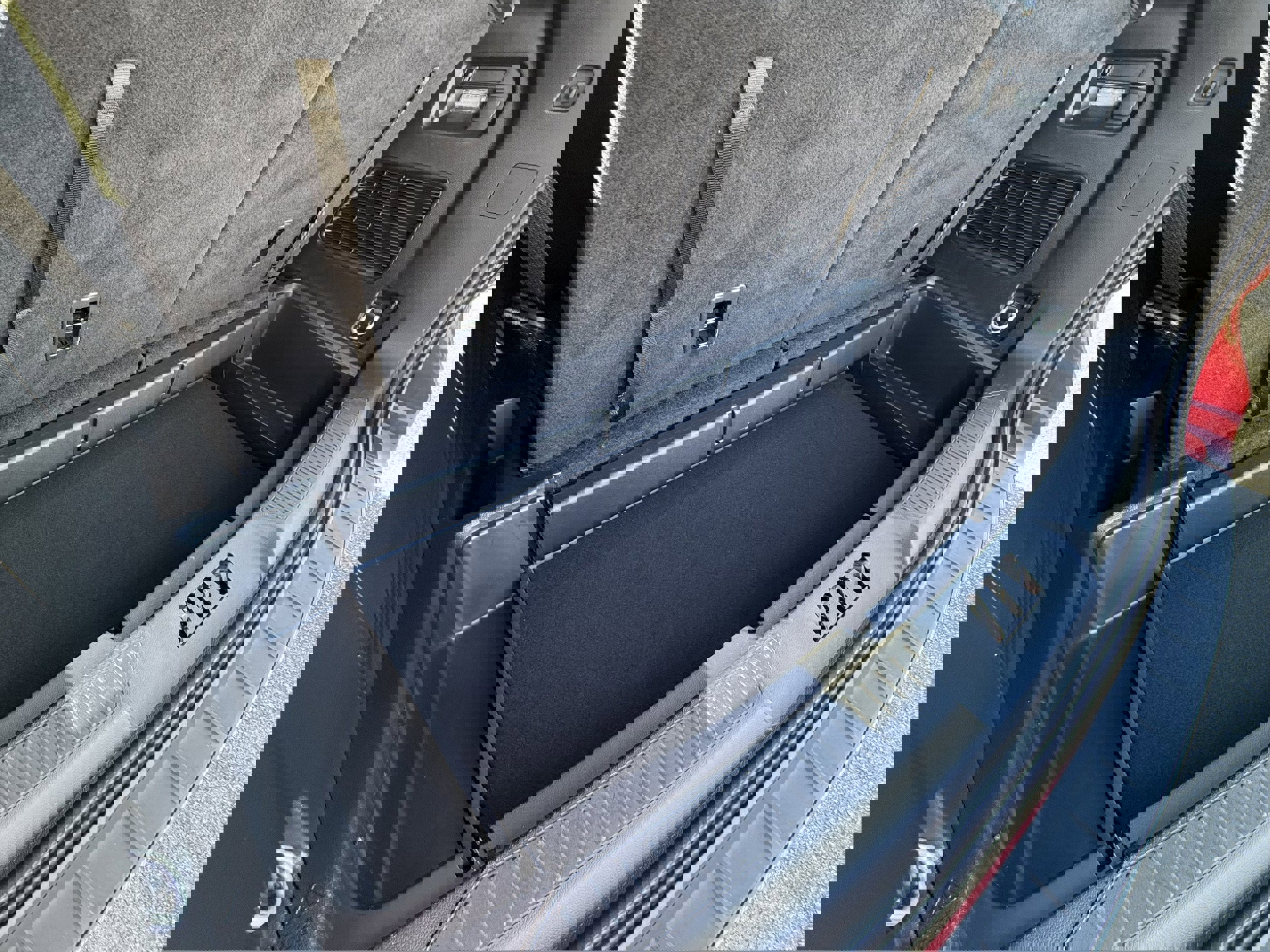 Used 2024 Ford Explorer XLT w/ Equipment Group 202A image 26