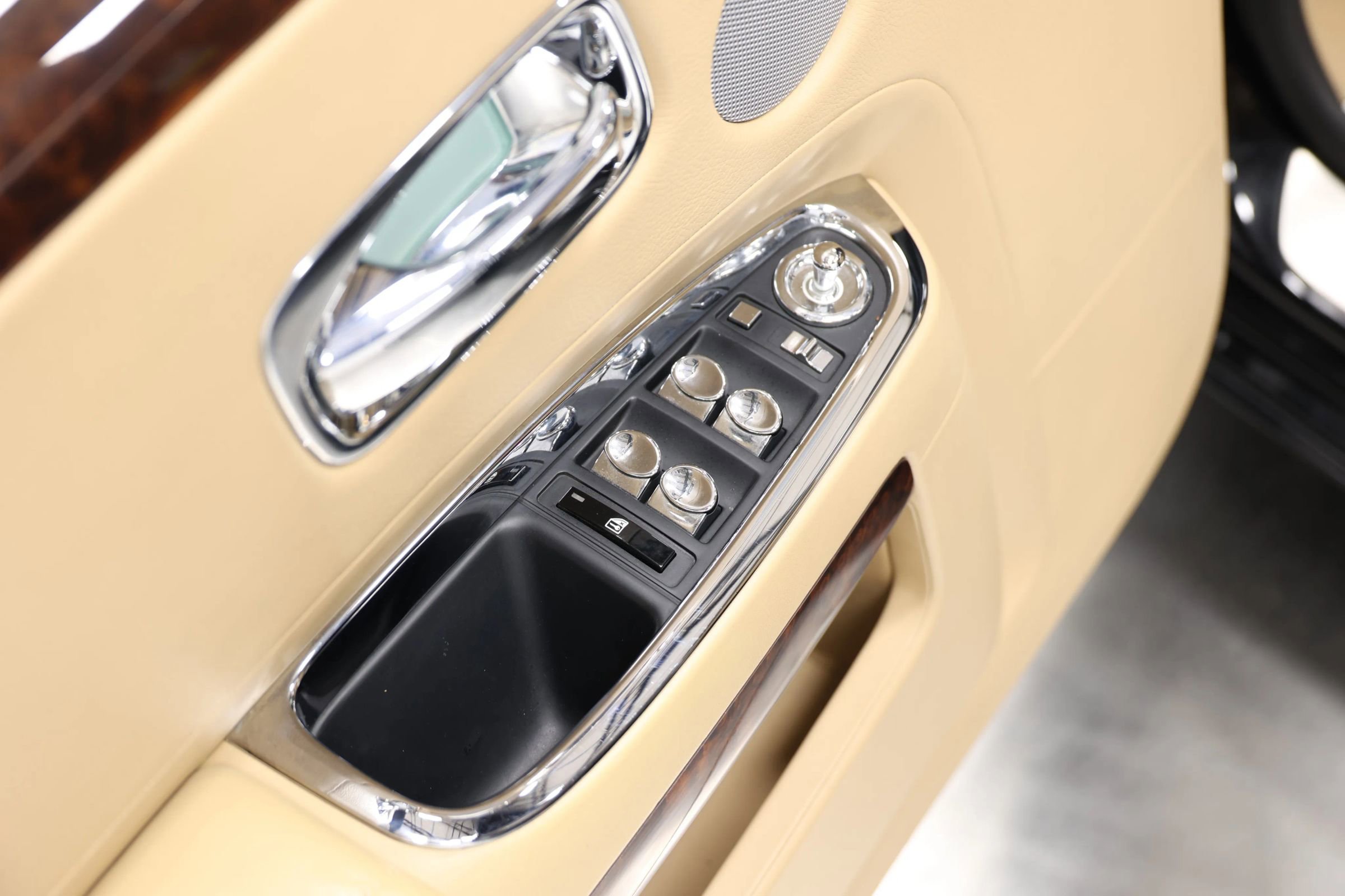 Used 2010 Rolls-Royce Ghost RWD image 12