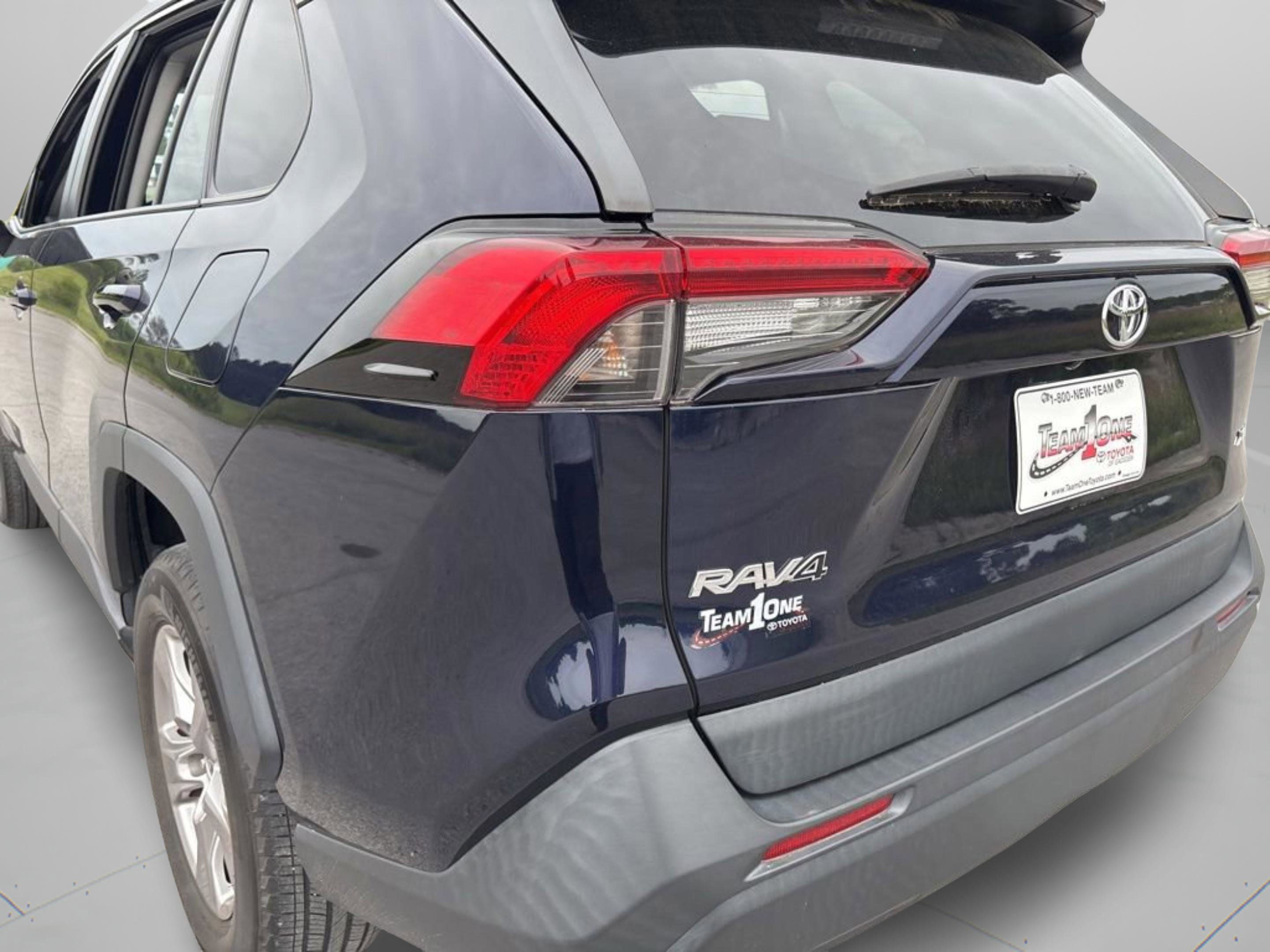 Certified 2022 Toyota RAV4 XLE FWD image 40