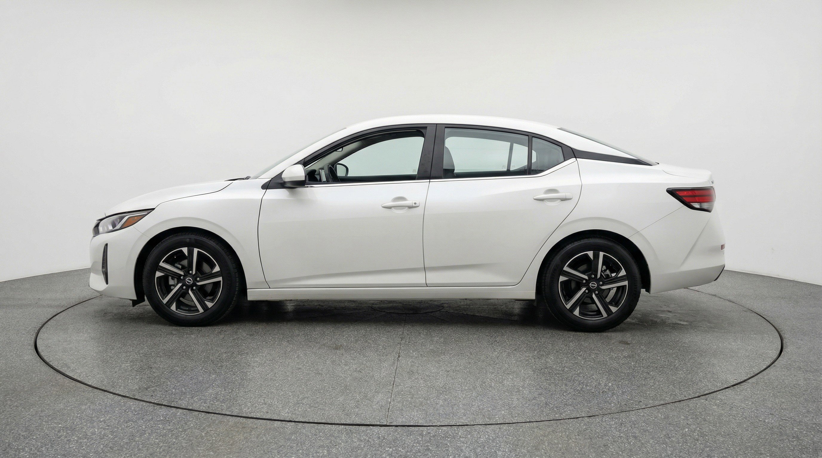 Used 2025 Nissan Sentra SV image 5