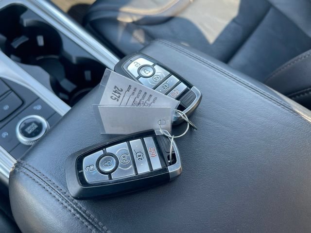 Used 2020 Ford Explorer Platinum w/ Premium Technology Package AWD/4WD image 31