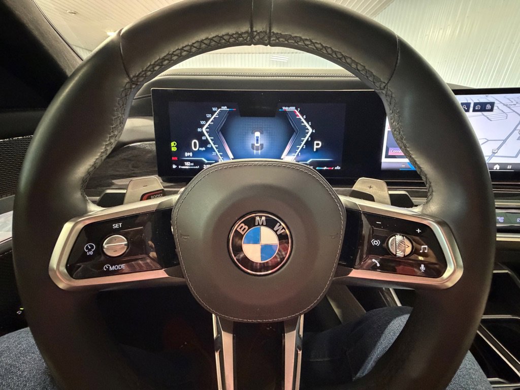 Used 2023 BMW 760i xDrive w/ Parking Assistance Package image 32