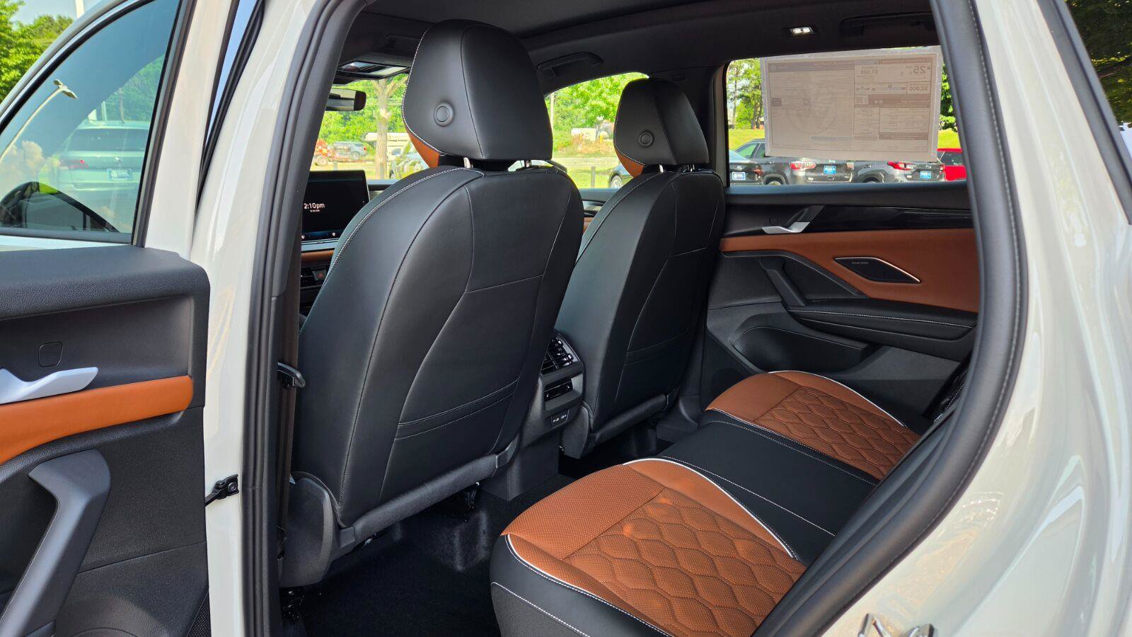 New 2027 Volkswagen Tiguan SEL R-Line AWD/4WD image 36