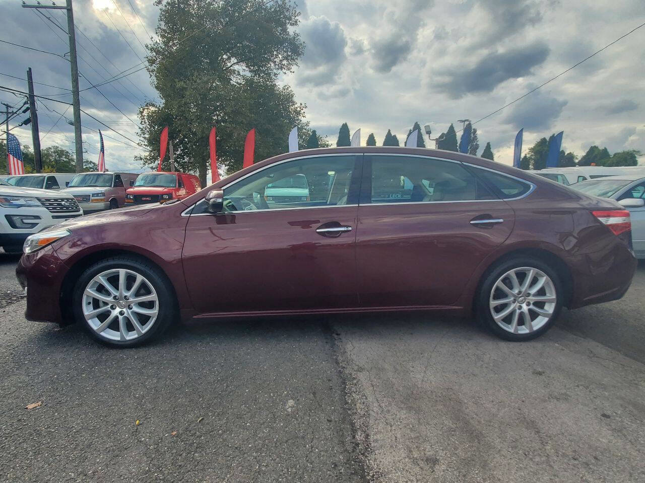 Used 2013 Toyota Avalon Limited image 2