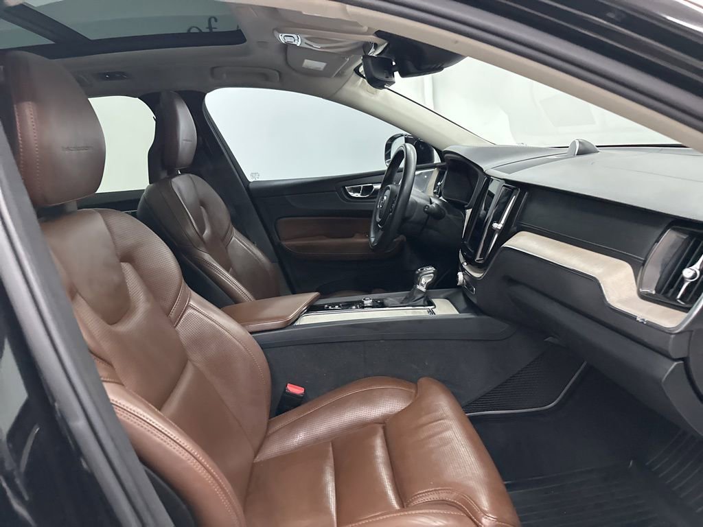 Used 2018 Volvo XC60 T6 Inscription w/ Luxury Seat Package image 24