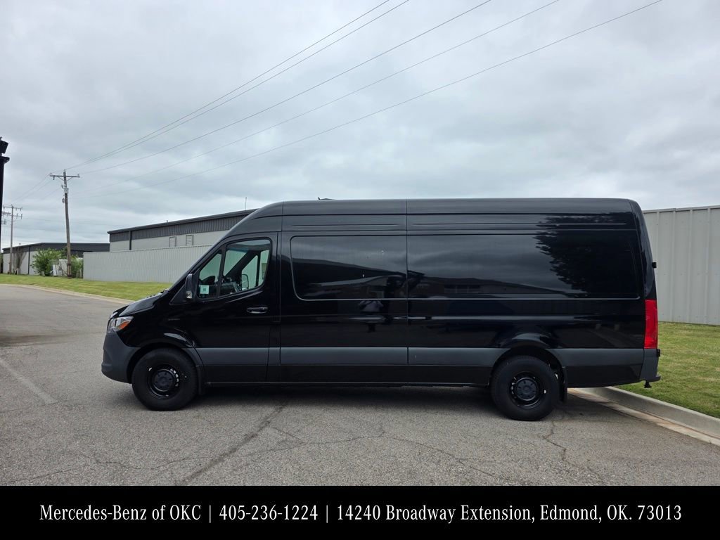 Used 2024 Mercedes-Benz eSprinter 170 Cargo image 2