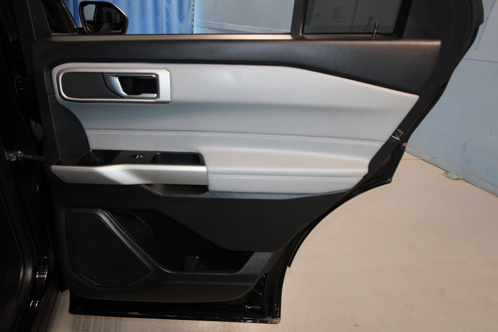 Used 2021 Ford Explorer XLT w/ Equipment Group 202A AWD/4WD image 25