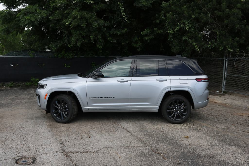 New 2026 Jeep Grand Cherokee Limited AWD/4WD image 2