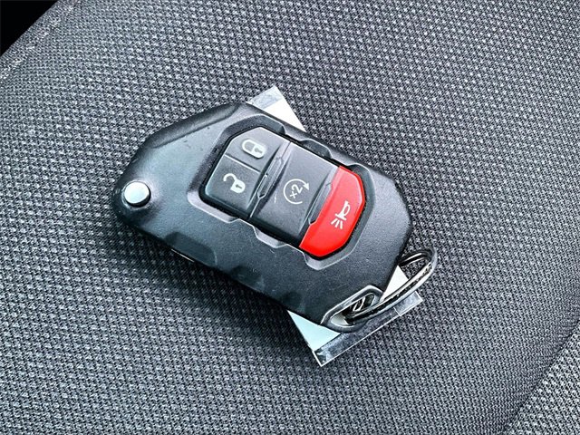 Used 2023 Jeep Gladiator Sport image 11