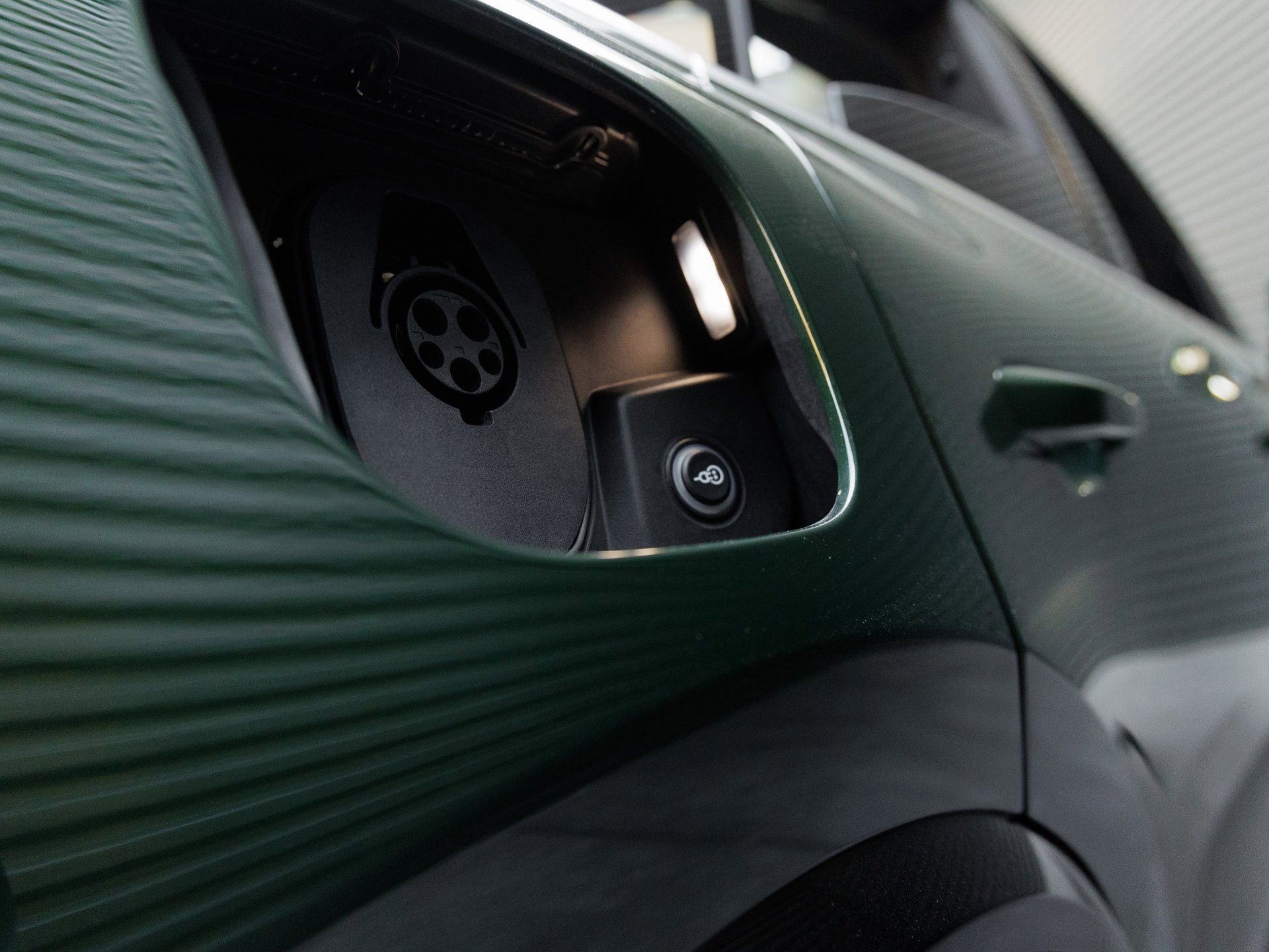 New 2024 Porsche Macan Turbo Electric image 32