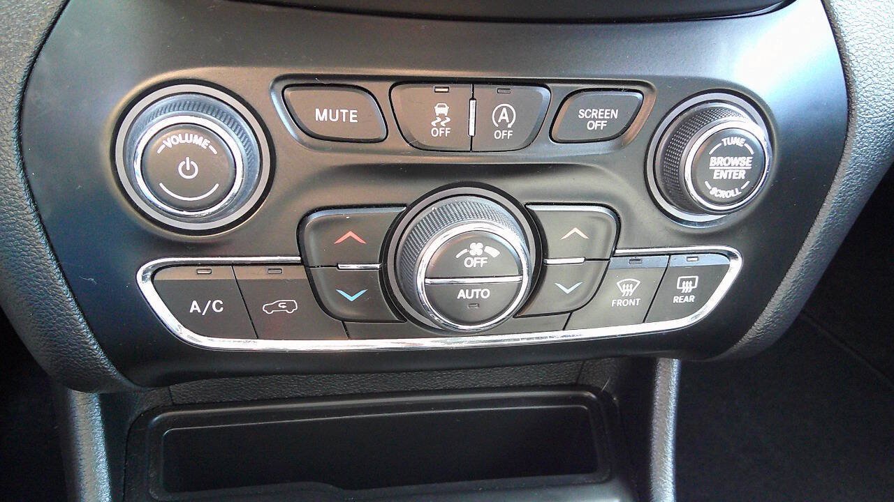Used 2020 Jeep Cherokee Limited AWD/4WD image 28