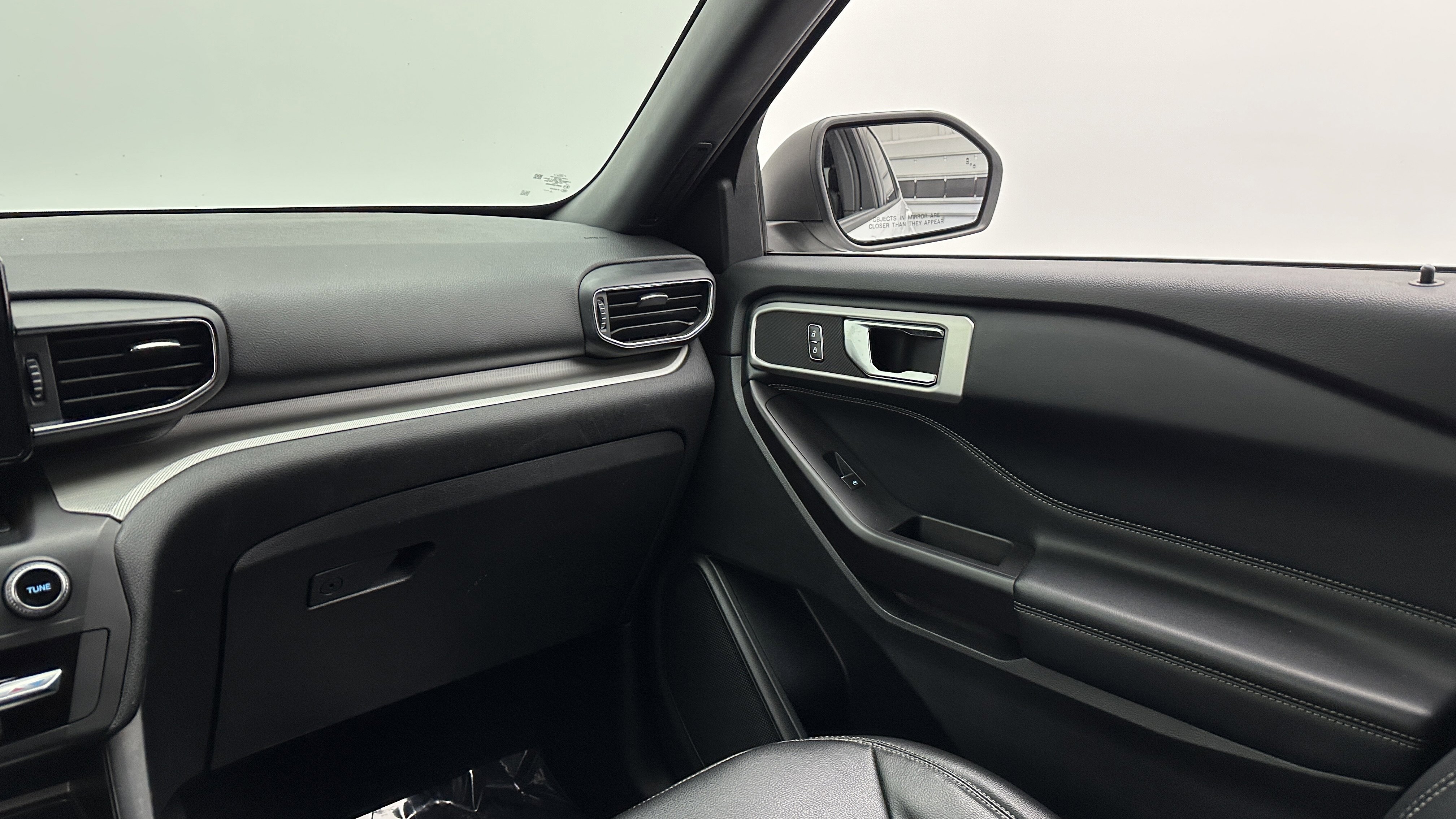 Used 2020 Ford Explorer XLT w/ Equipment Group 202A image 27