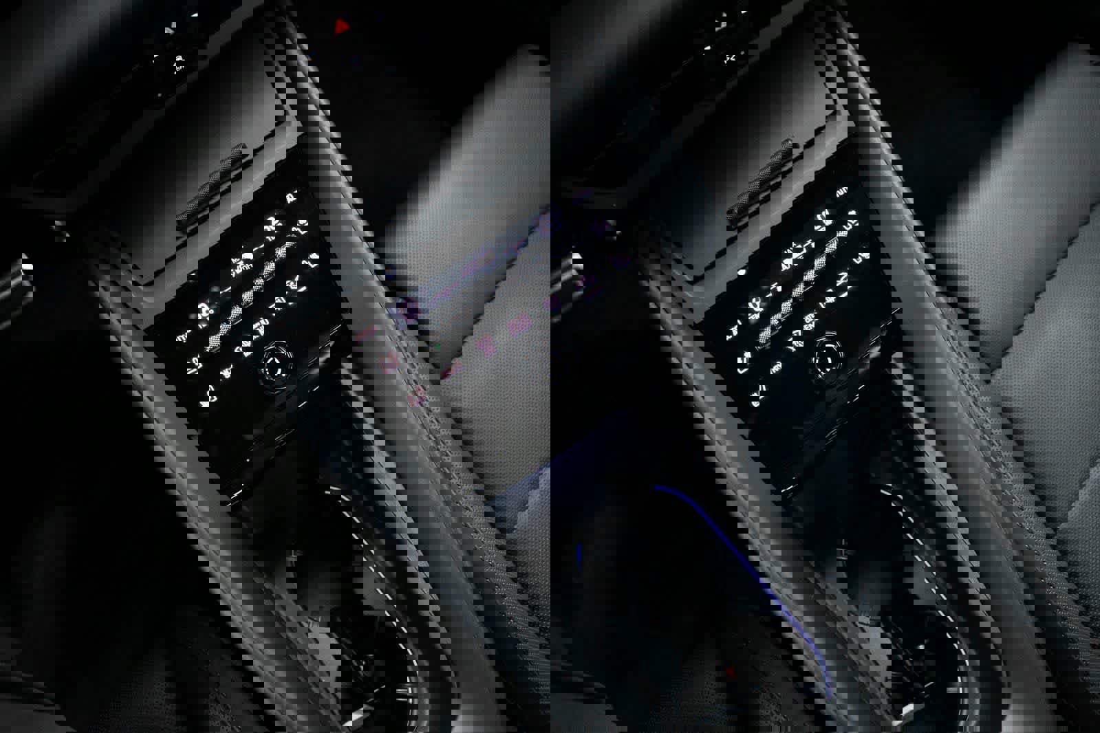 Certified 2025 Porsche Macan 4S Electric AWD/4WD image 21