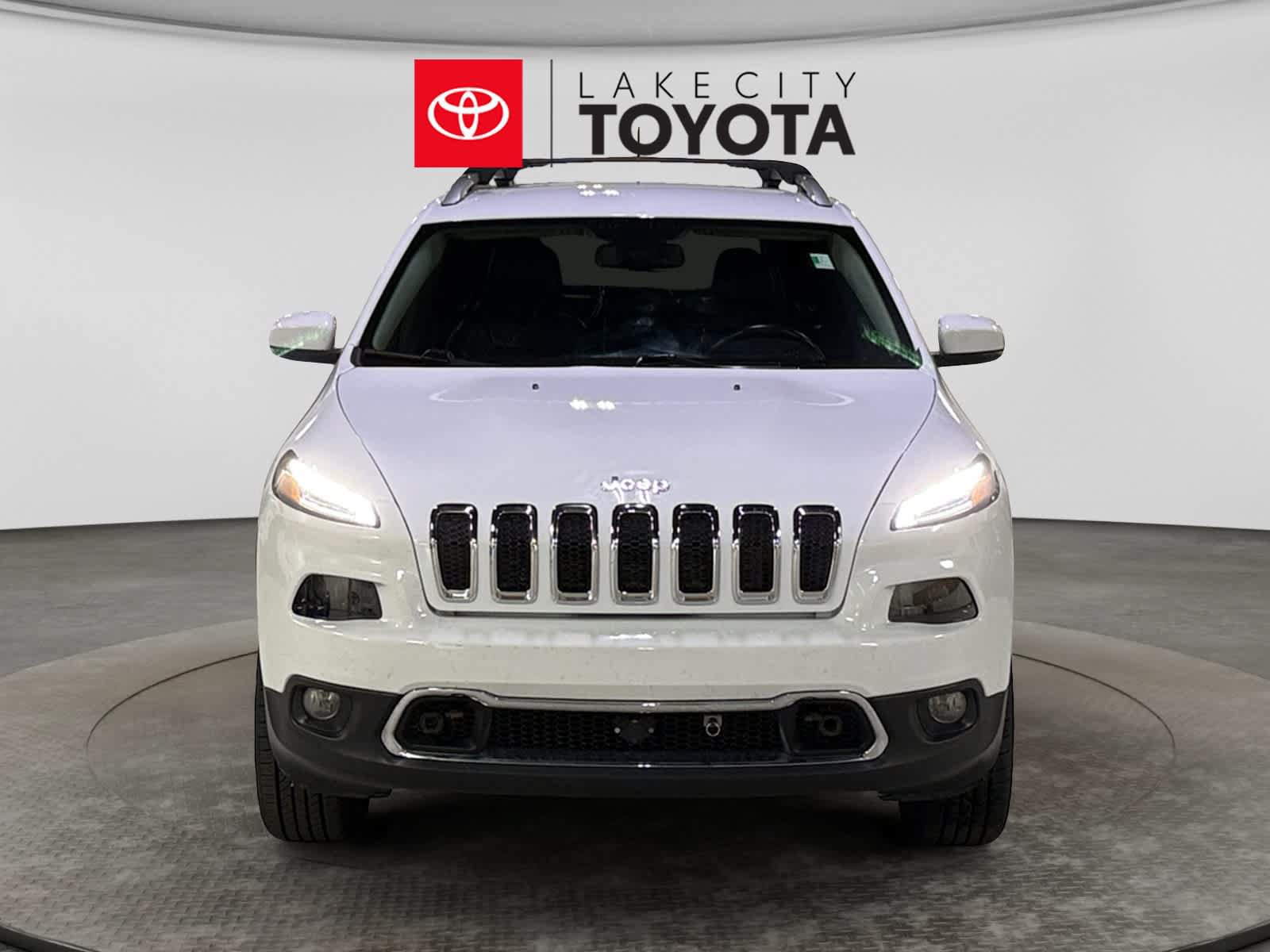 Used 2018 Jeep Cherokee Limited w/ Trailer Tow Group AWD/4WD image 14