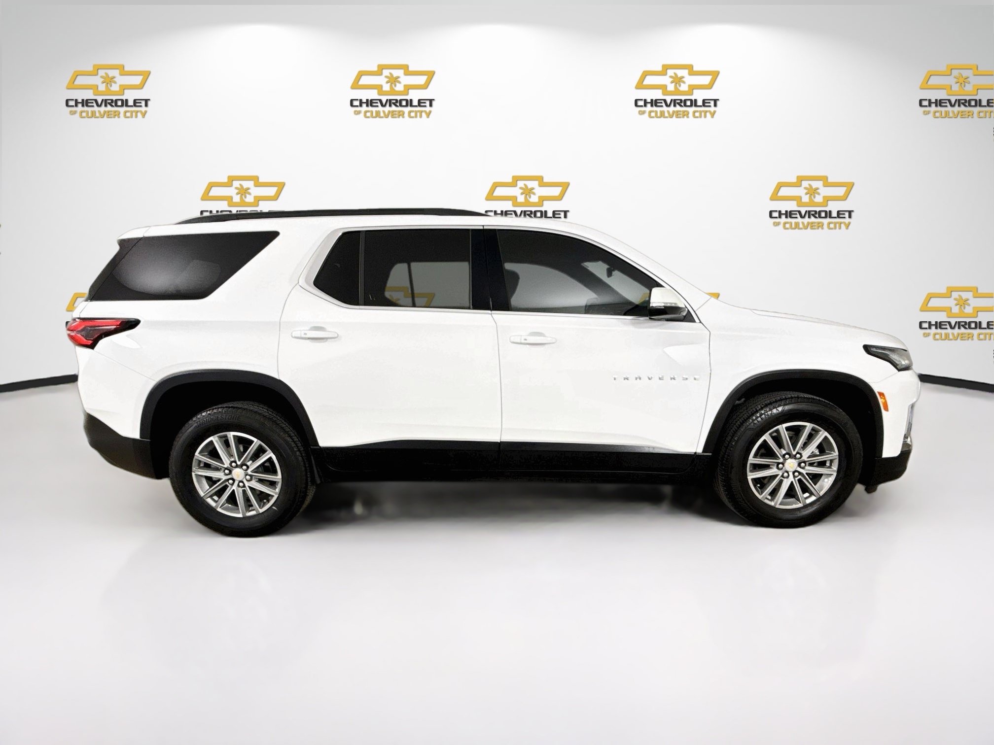 Used 2023 Chevrolet Traverse LT FWD image 9