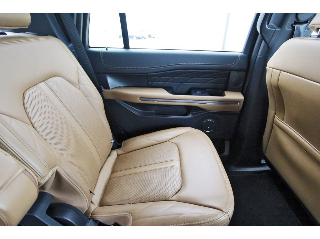 Used 2022 Ford Expedition Platinum image 11