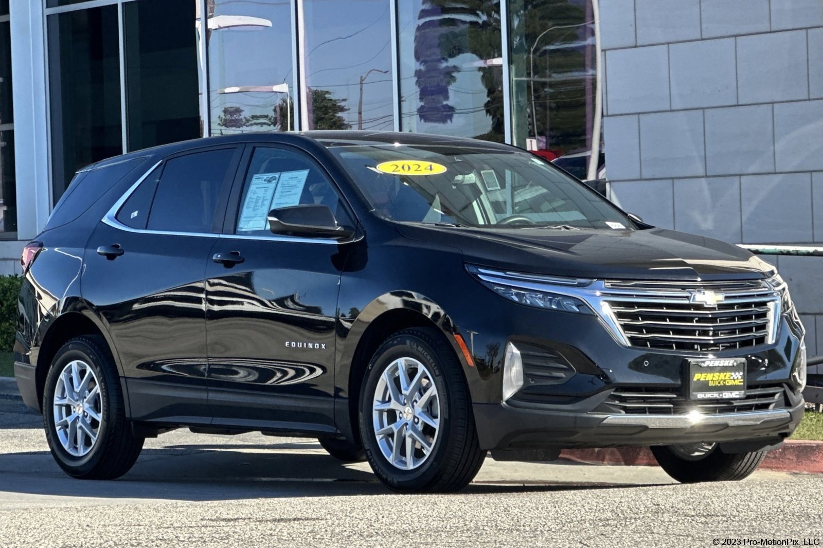 Used 2024 Chevrolet Equinox LT image 1