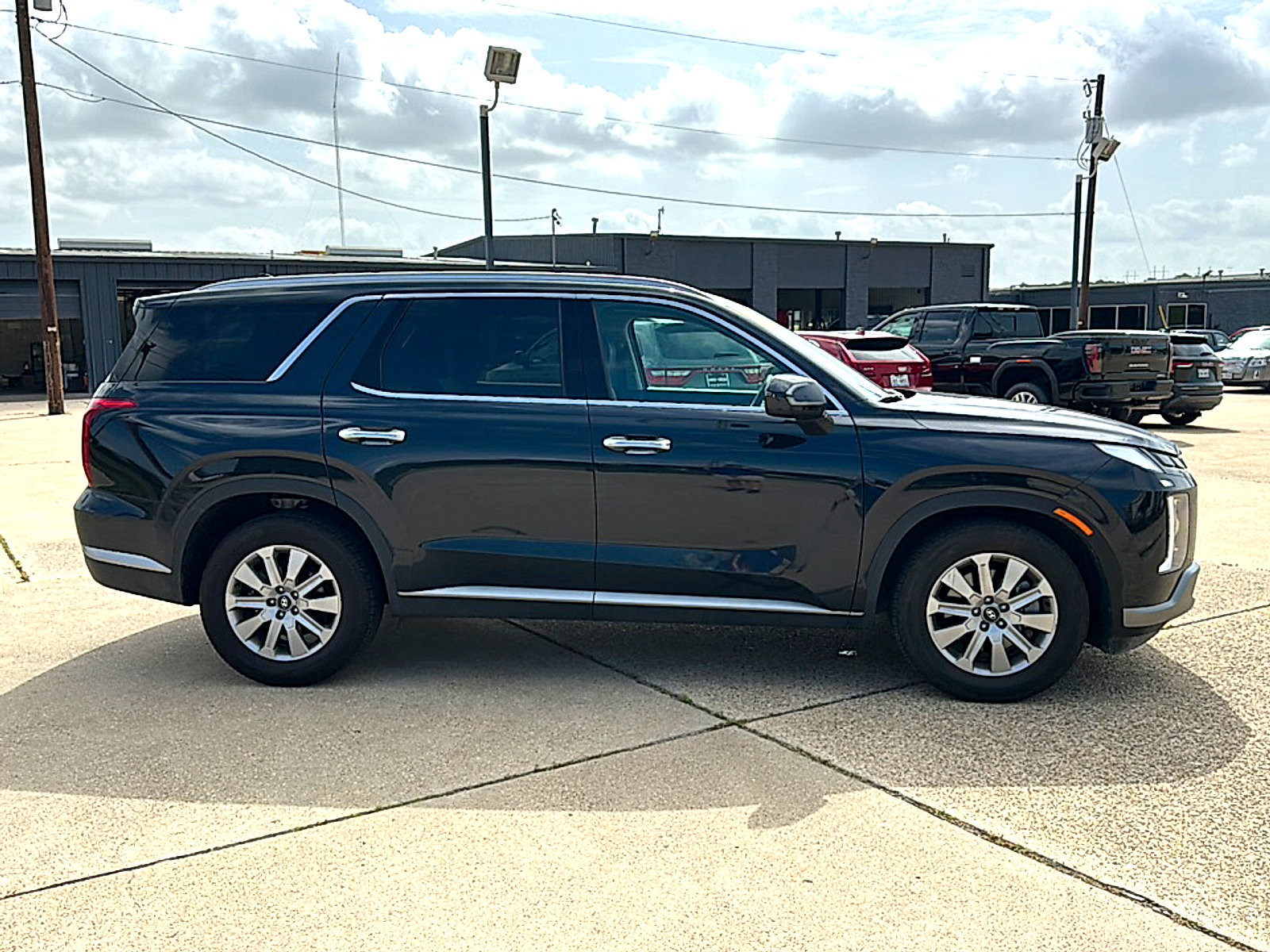 Used 2025 Hyundai Palisade SEL FWD image 9
