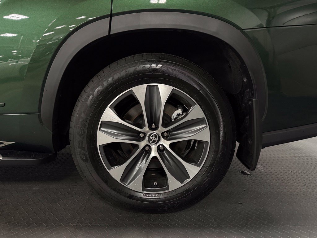 Used 2025 Toyota Highlander XLE AWD/4WD image 7