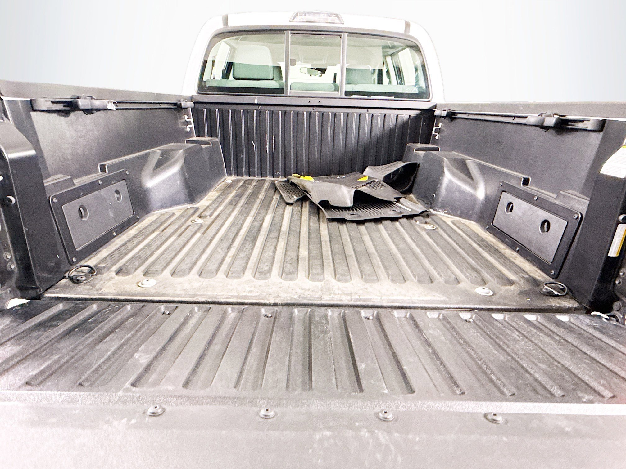 Used 2018 Toyota Tacoma SR image 34