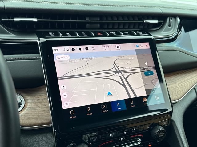 Used 2023 Jeep Grand Cherokee L Summit w/ Luxury Tech Group V image 21