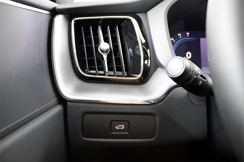 Certified 2025 Volvo XC60 B5 Core w/ Protection Package Premier image 22
