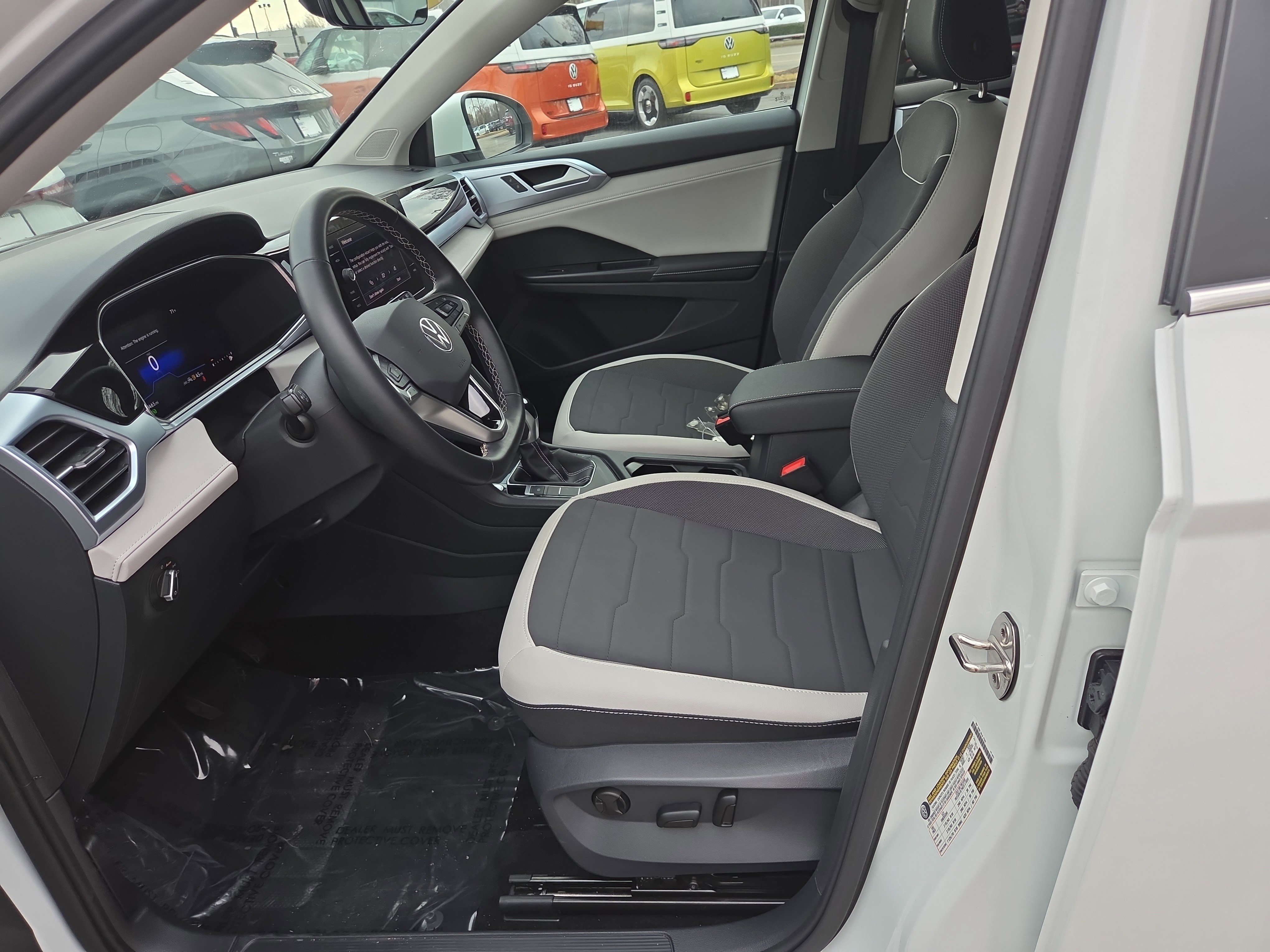 New 2025 Volkswagen Taos SE image 4