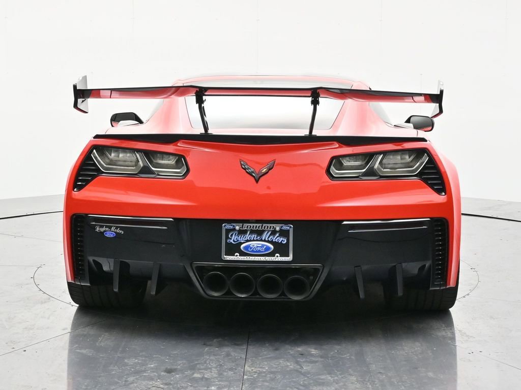 Used 2015 Chevrolet Corvette Z06 w/ 3LZ Preferred Equipment Group RWD image 6