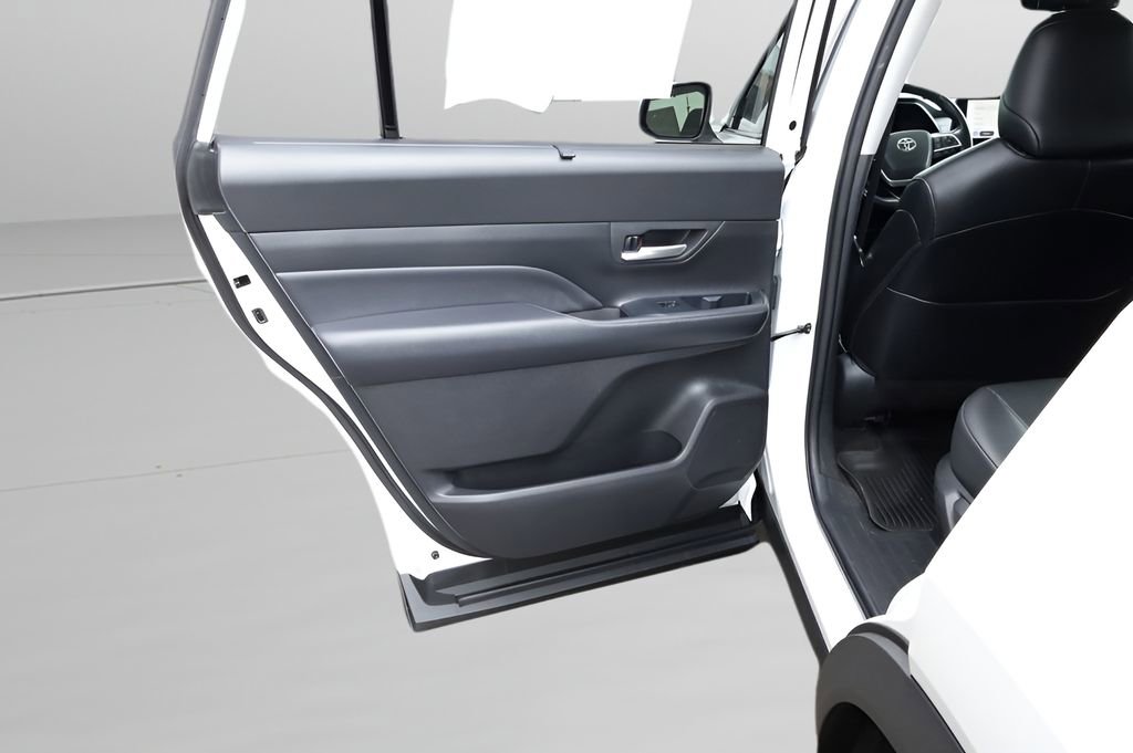 Certified 2024 Toyota Grand Highlander XLE image 14