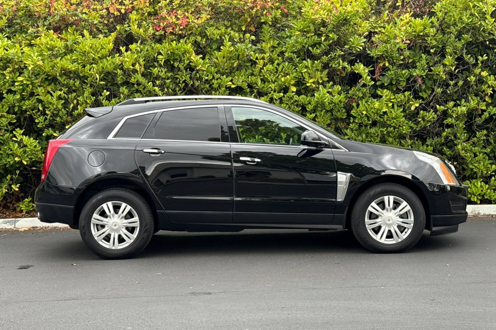 Used 2016 Cadillac SRX Luxury w/ Driver Awareness Package FWD image 3