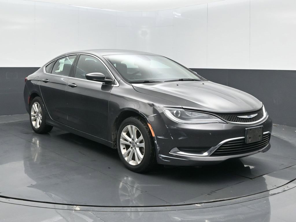 Used 2015 Chrysler 200 Limited w/ Convenience Group image 2