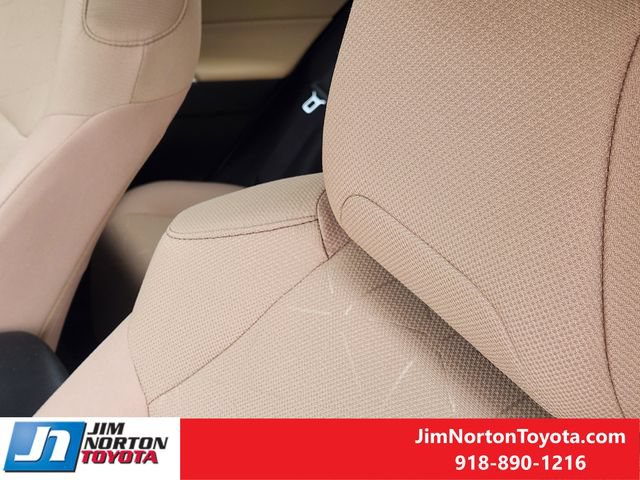 Used 2025 Toyota RAV4 XLE w/ Convenience Package FWD image 16