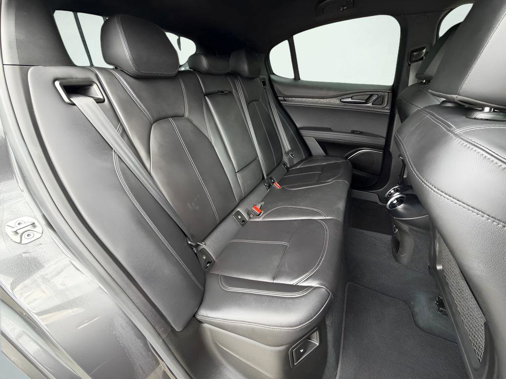 Used 2022 Alfa Romeo Stelvio Sprint RWD image 28