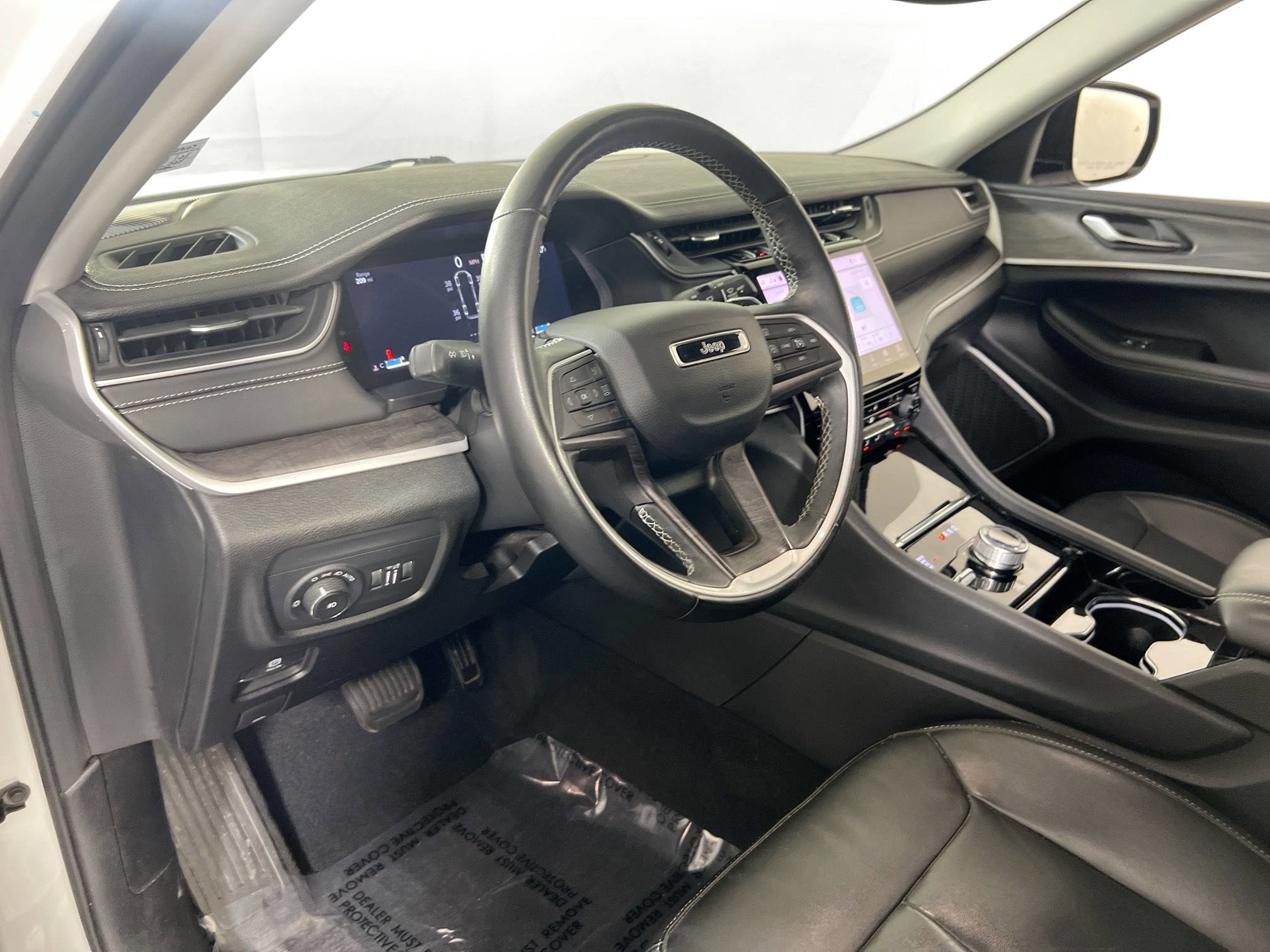 Used 2022 Jeep Grand Cherokee Limited image 9