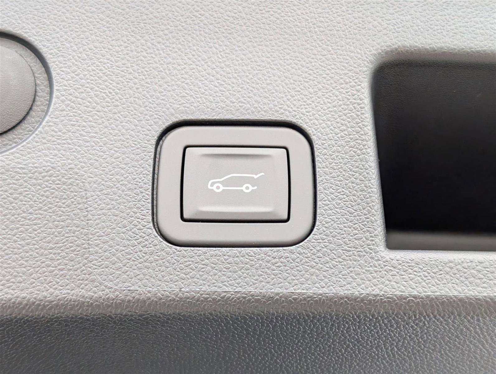 New 2026 Chevrolet Equinox ACTIV w/ Convenience Package III image 10