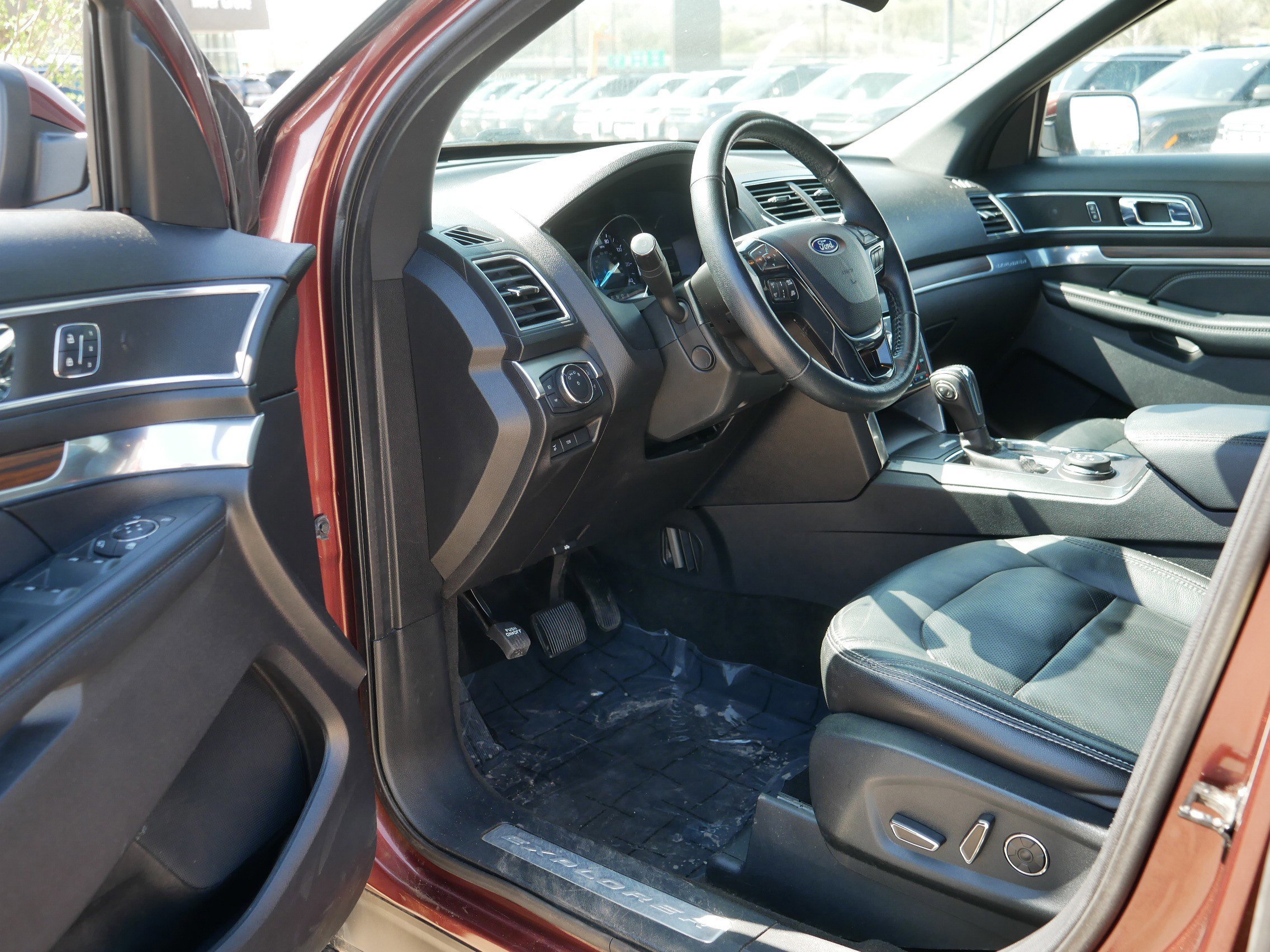 Used 2018 Ford Explorer Limited w/ Equipment Group 301A AWD/4WD image 11