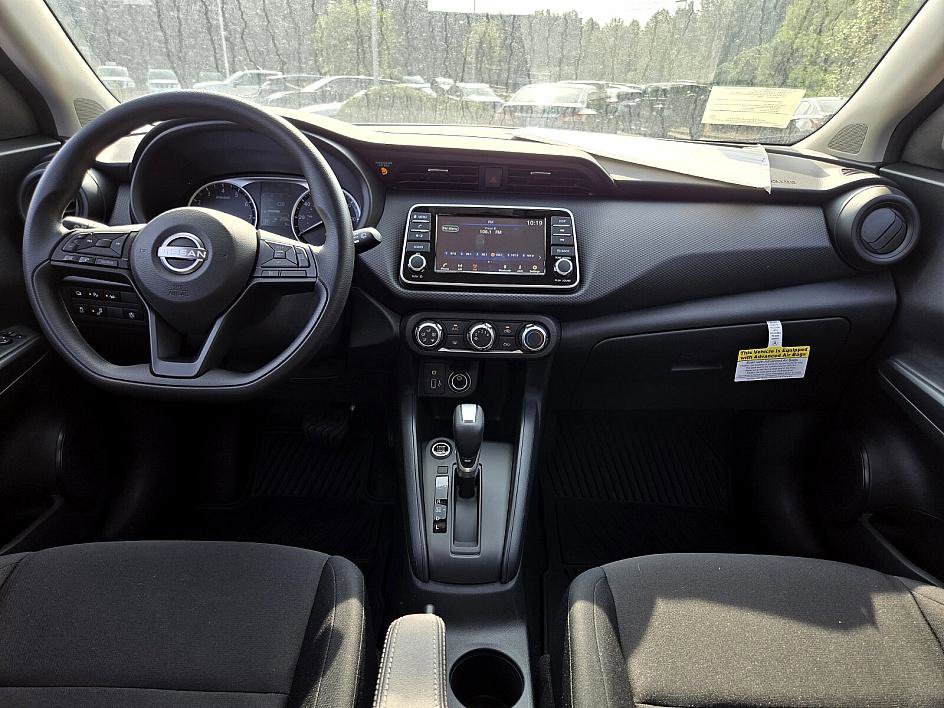 New 2025 Nissan Kicks Play S image 10