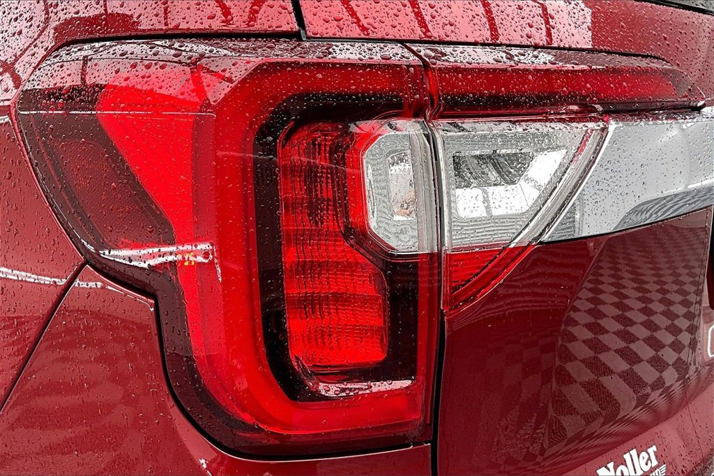 Used 2023 GMC Acadia SLE w/ Driver Convenience Package image 31