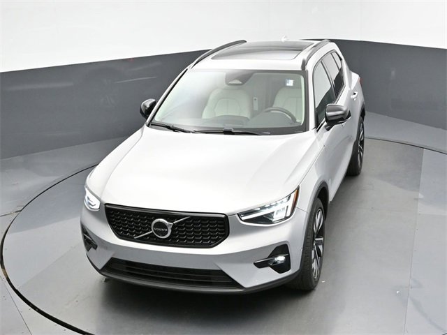 Used 2024 Volvo XC40 B5 Plus w/ Protection Package Premier image 44