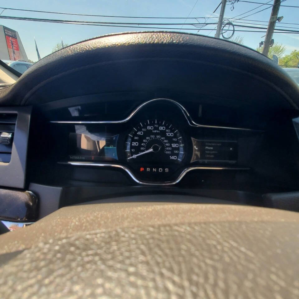 Used 2013 Lincoln MKS AWD image 16