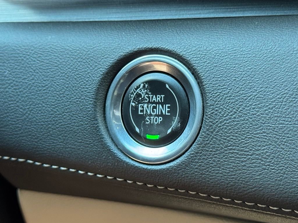 Used 2021 Cadillac Escalade Premium Luxury AWD/4WD image 23