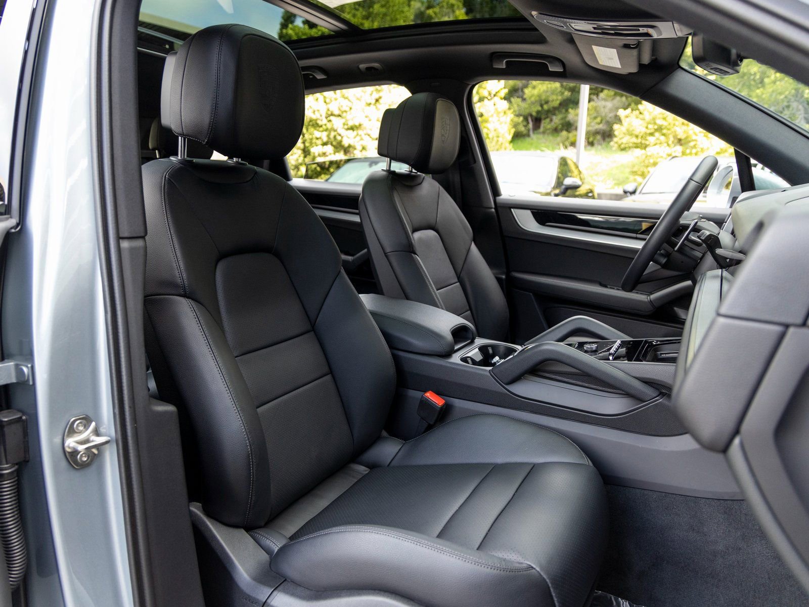 Certified 2025 Porsche Cayenne image 56