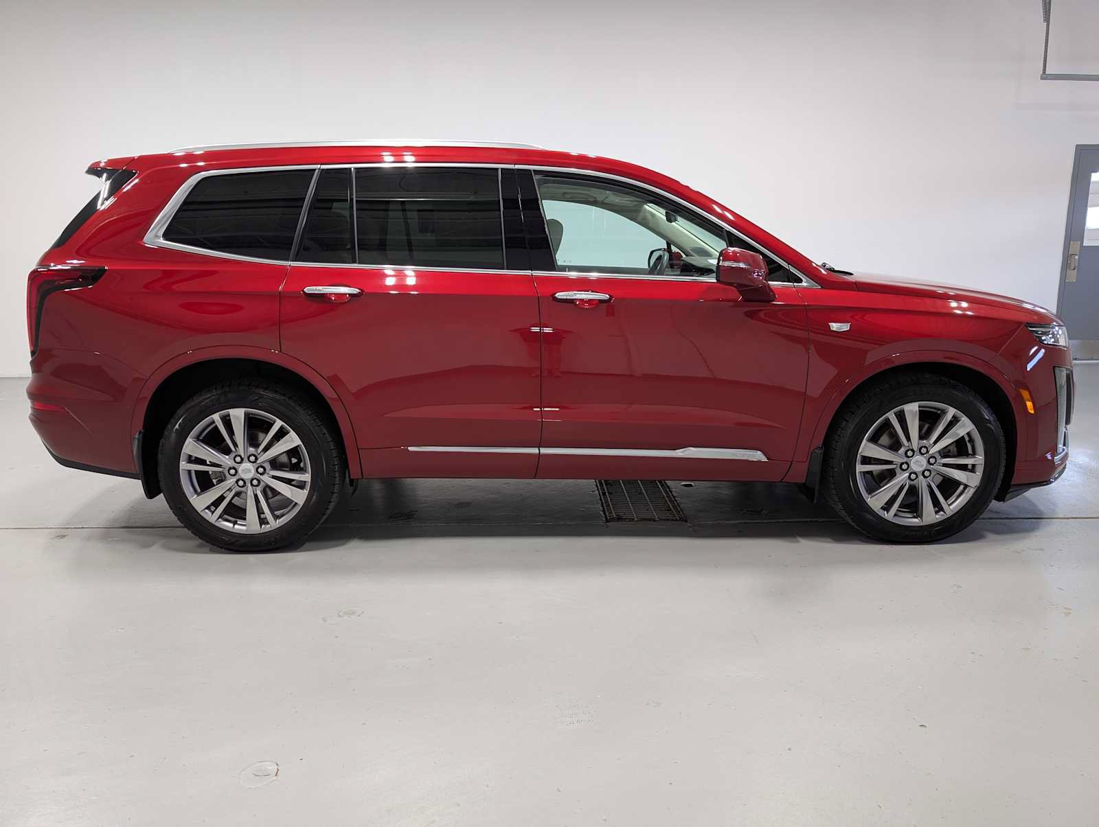 Certified 2024 Cadillac XT6 Premium Luxury w/ Technology Package AWD/4WD image 7
