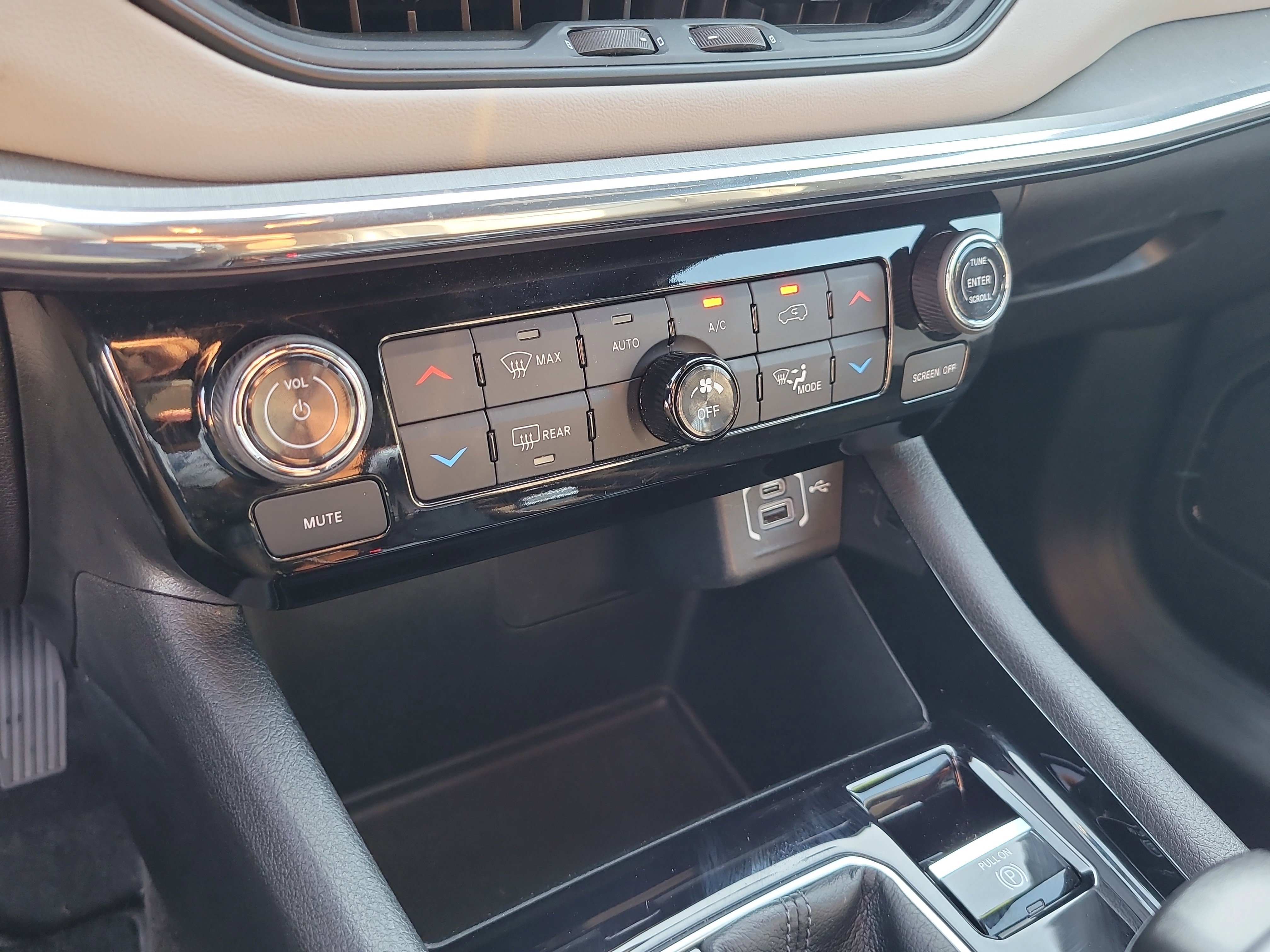 Used 2024 Jeep Compass Limited image 22