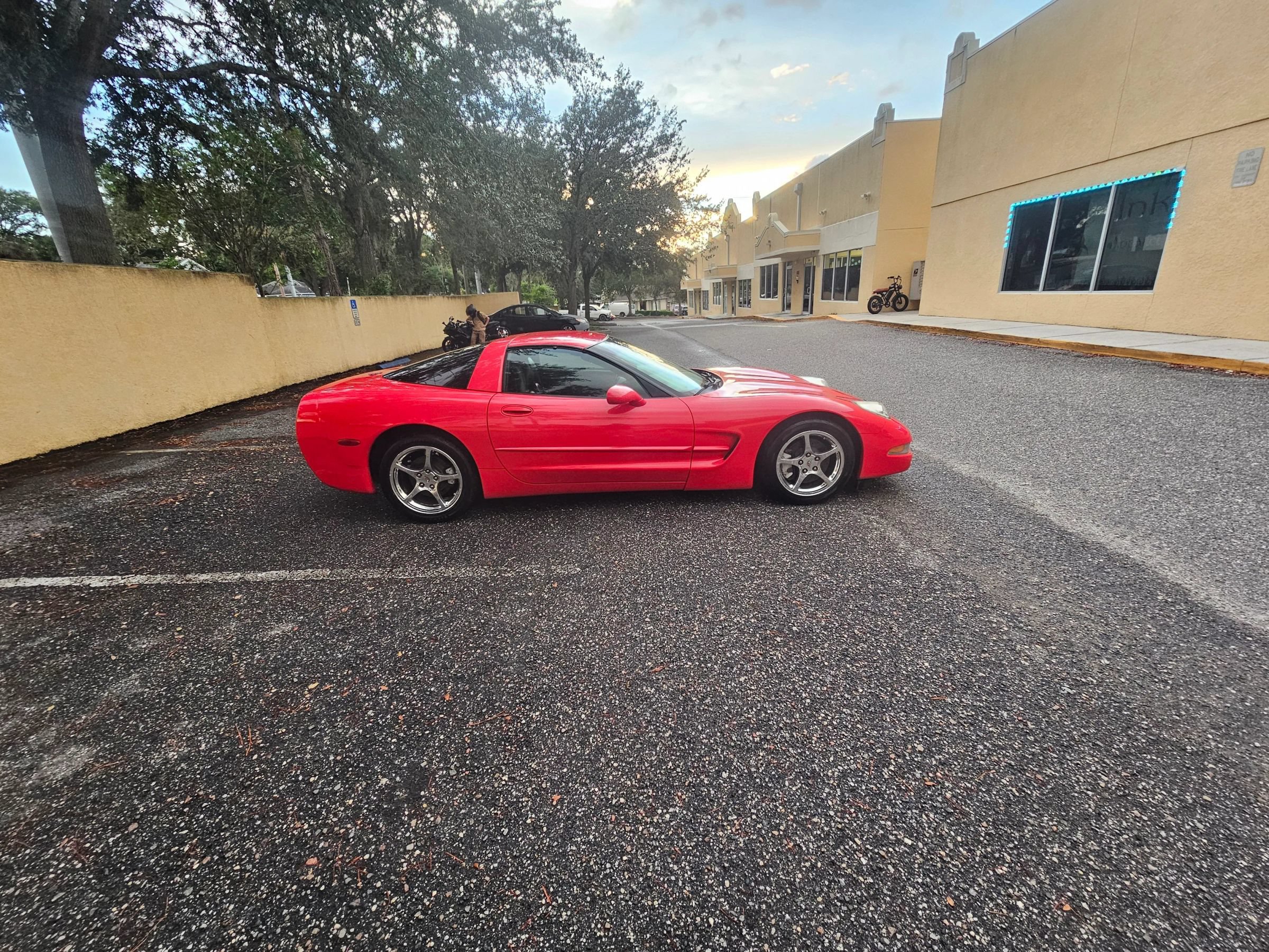 Used 2002 Chevrolet Corvette Coupe w/ Preferred Equipment Group2 RWD image 14