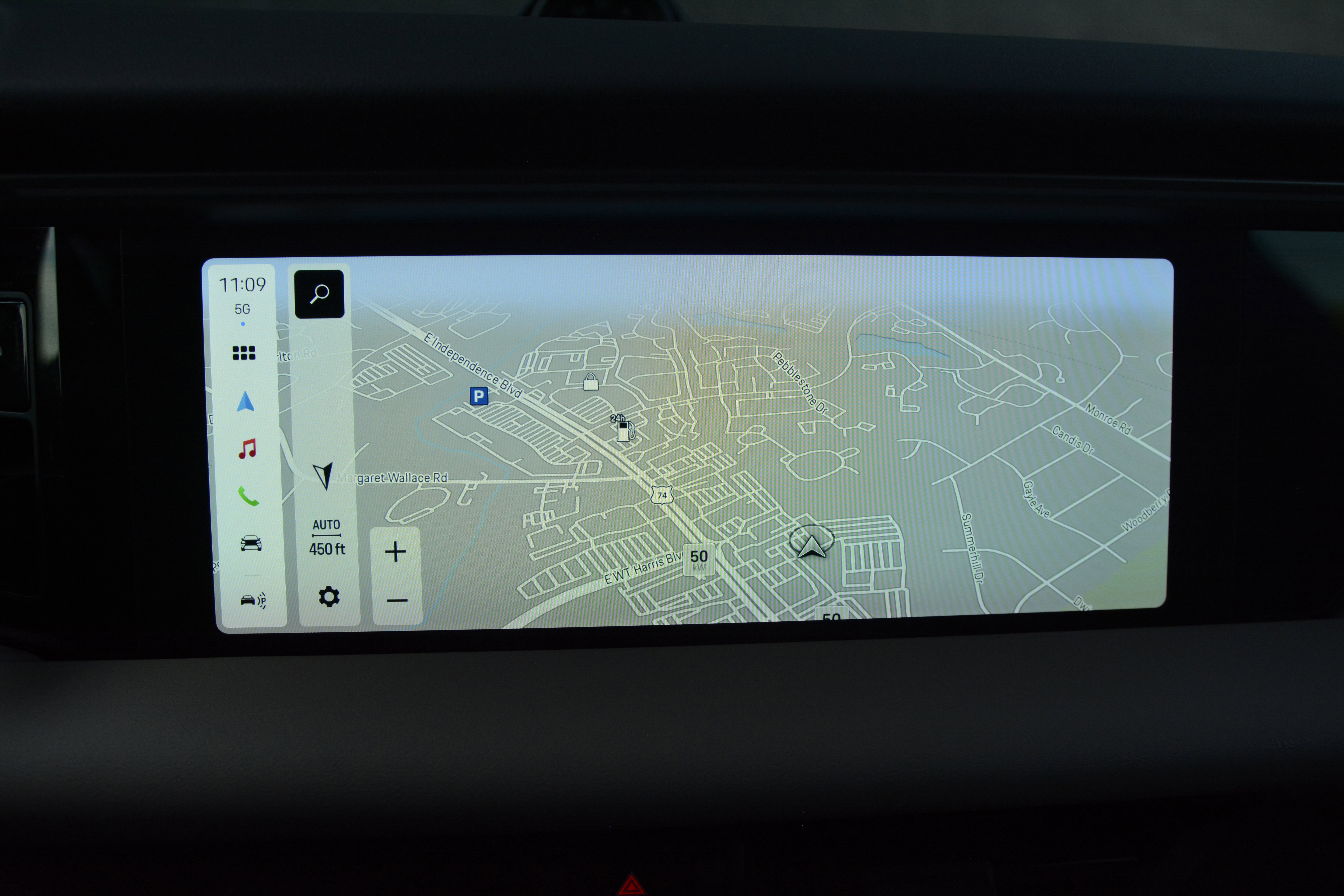 Certified 2025 Porsche Macan 4 Electric image 21