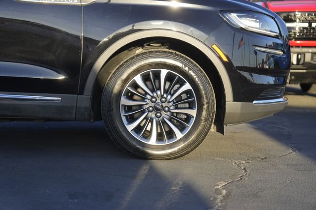 Used 2023 Lincoln Nautilus FWD w/ Premium Package image 4