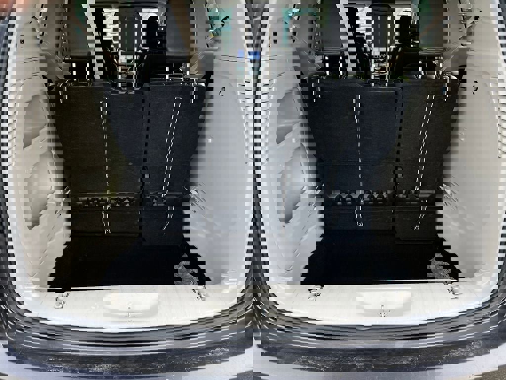 Used 2023 Chrysler Pacifica Touring-L image 13