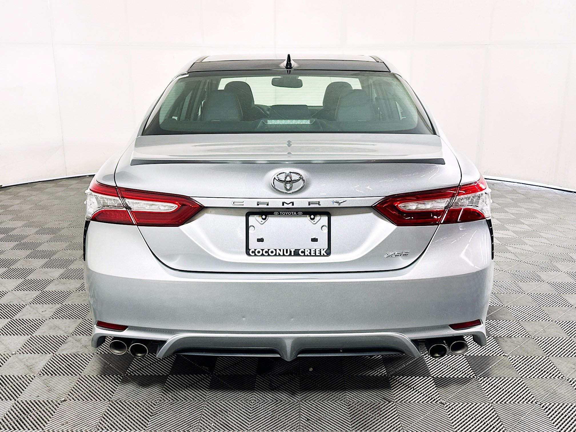 Used 2020 Toyota Camry XSE FWD image 4